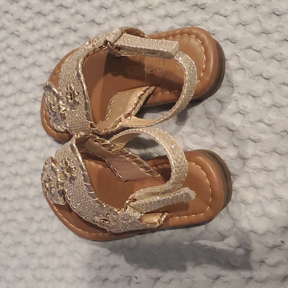 Toddler girl sandals! Size 4M - Picture 2 of 5